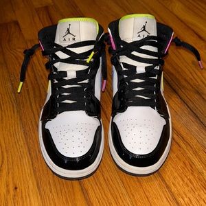 COPY - Air Jordan 1 Mid ‘Cyber Active Fuchsia’